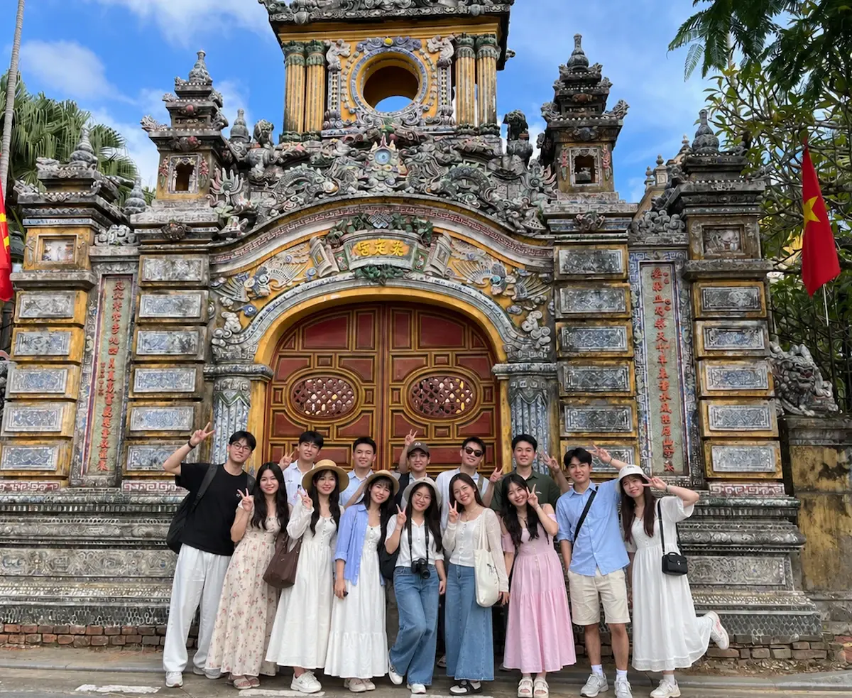 Các thành viên Zauberberg Lab trong chuyến tham quan di sản